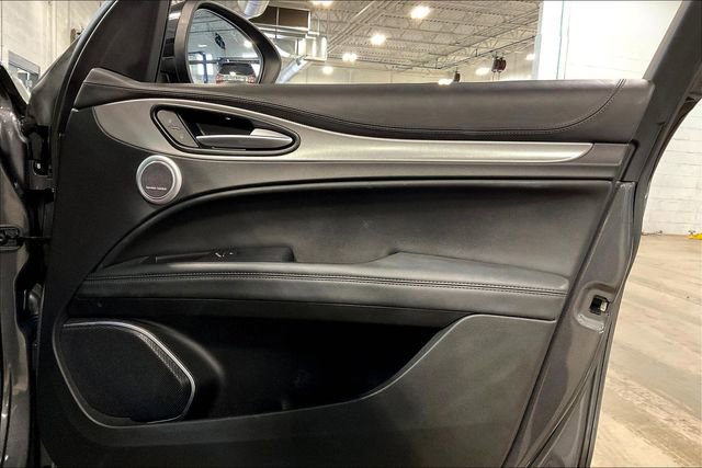 Used 2022 Alfa Romeo Stelvio Veloce image 24