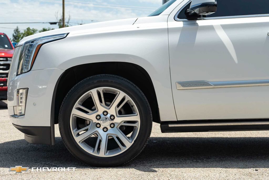 Used 2017 Cadillac Escalade Premium Luxury RWD image 11