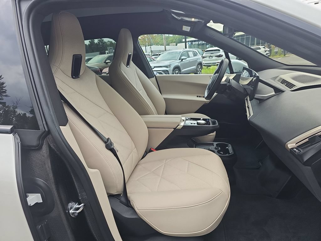 Used 2024 BMW iX xDrive50 w/ Sport Package AWD/4WD image 11