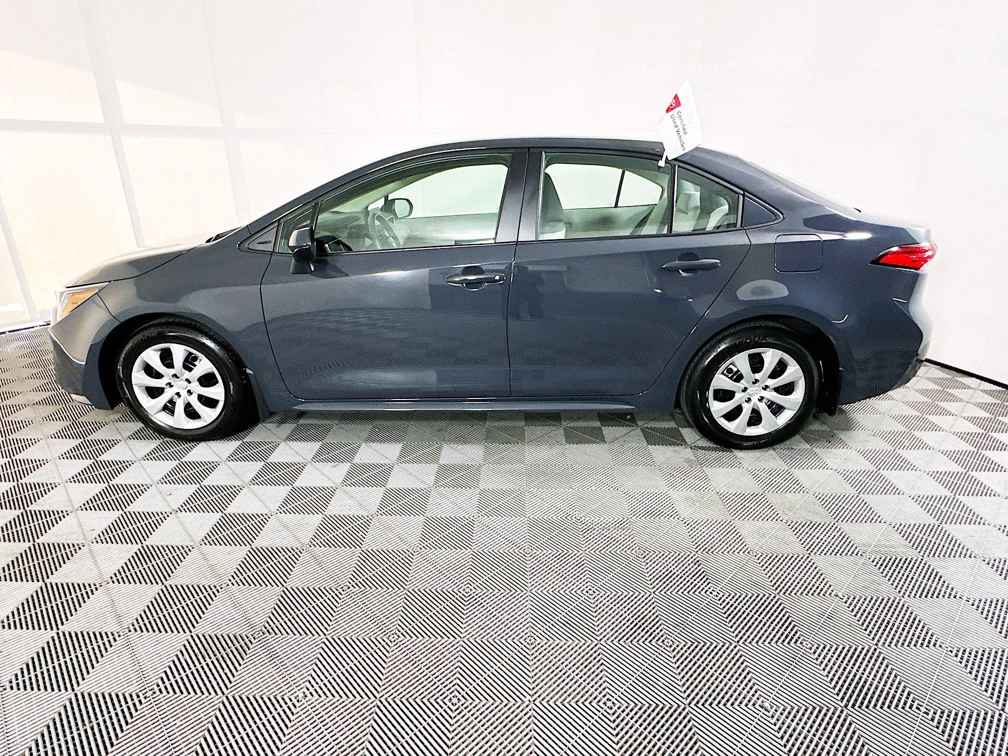 Used 2025 Toyota Corolla LE FWD image 6