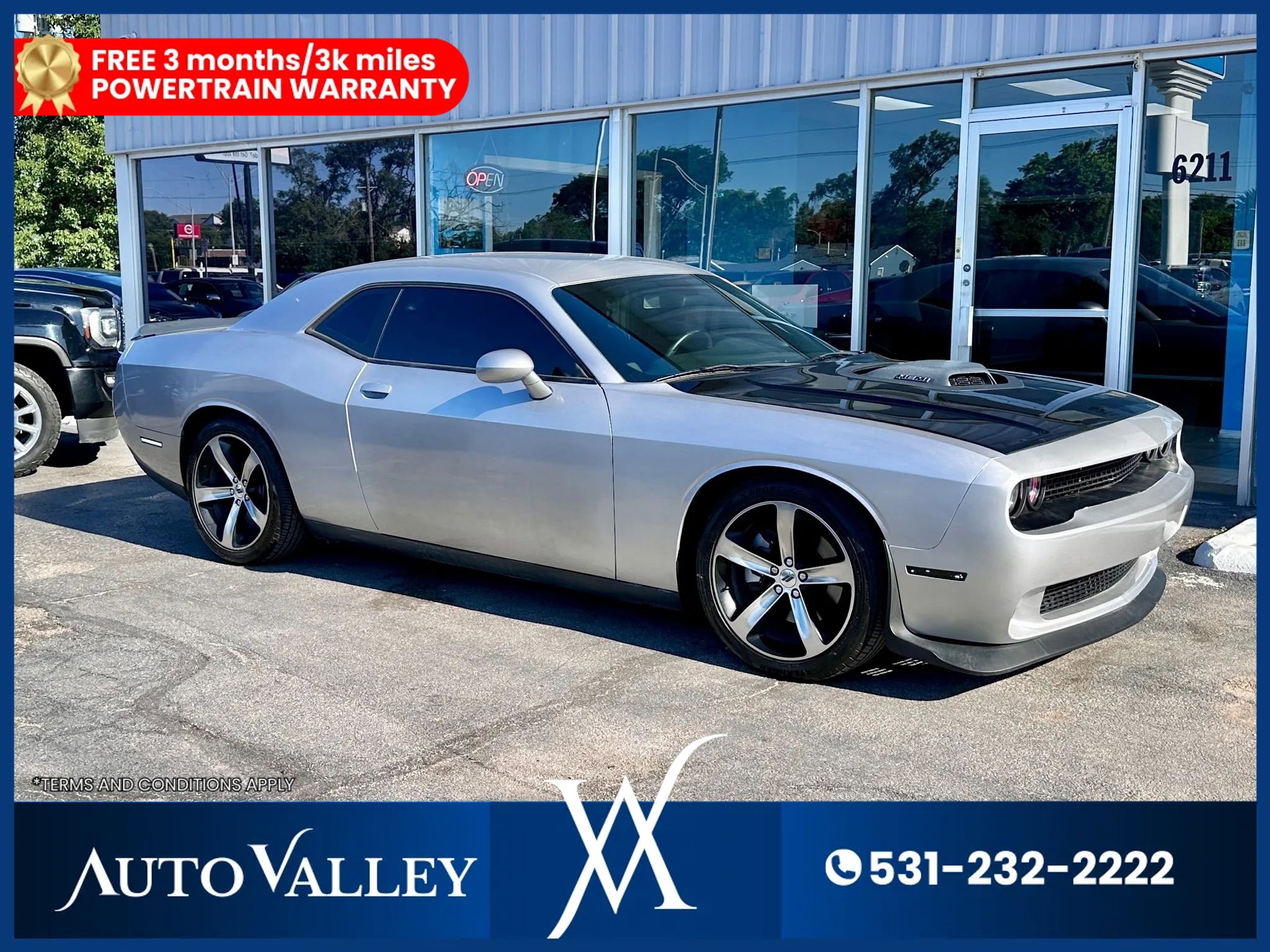 Used 2017 Dodge Challenger R/T image 1