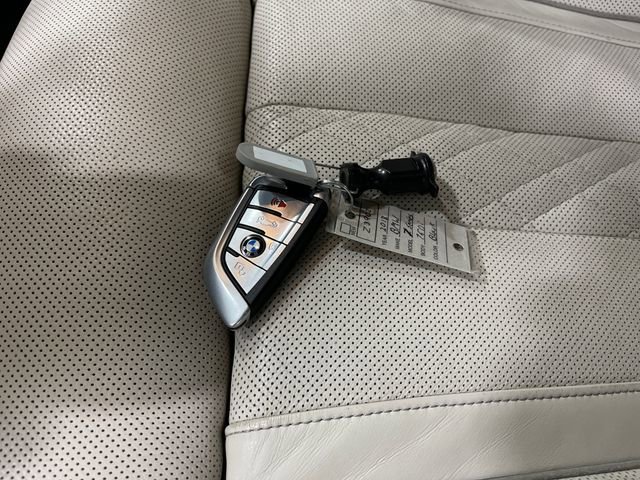 Used 2018 BMW 750i w/ Executive Package image 36