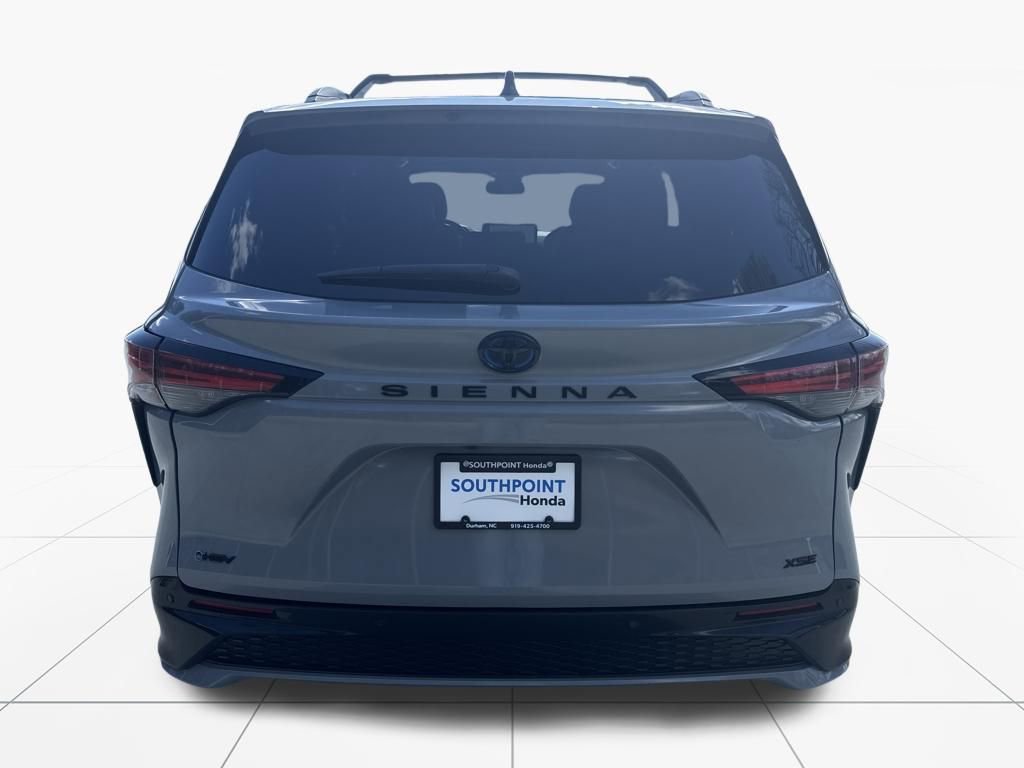 Used 2025 Toyota Sienna XSE w/ XSE Plus Package image 7