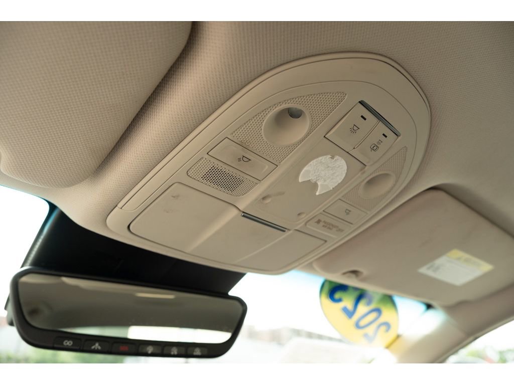 Used 2023 Genesis G70 2.0T image 33