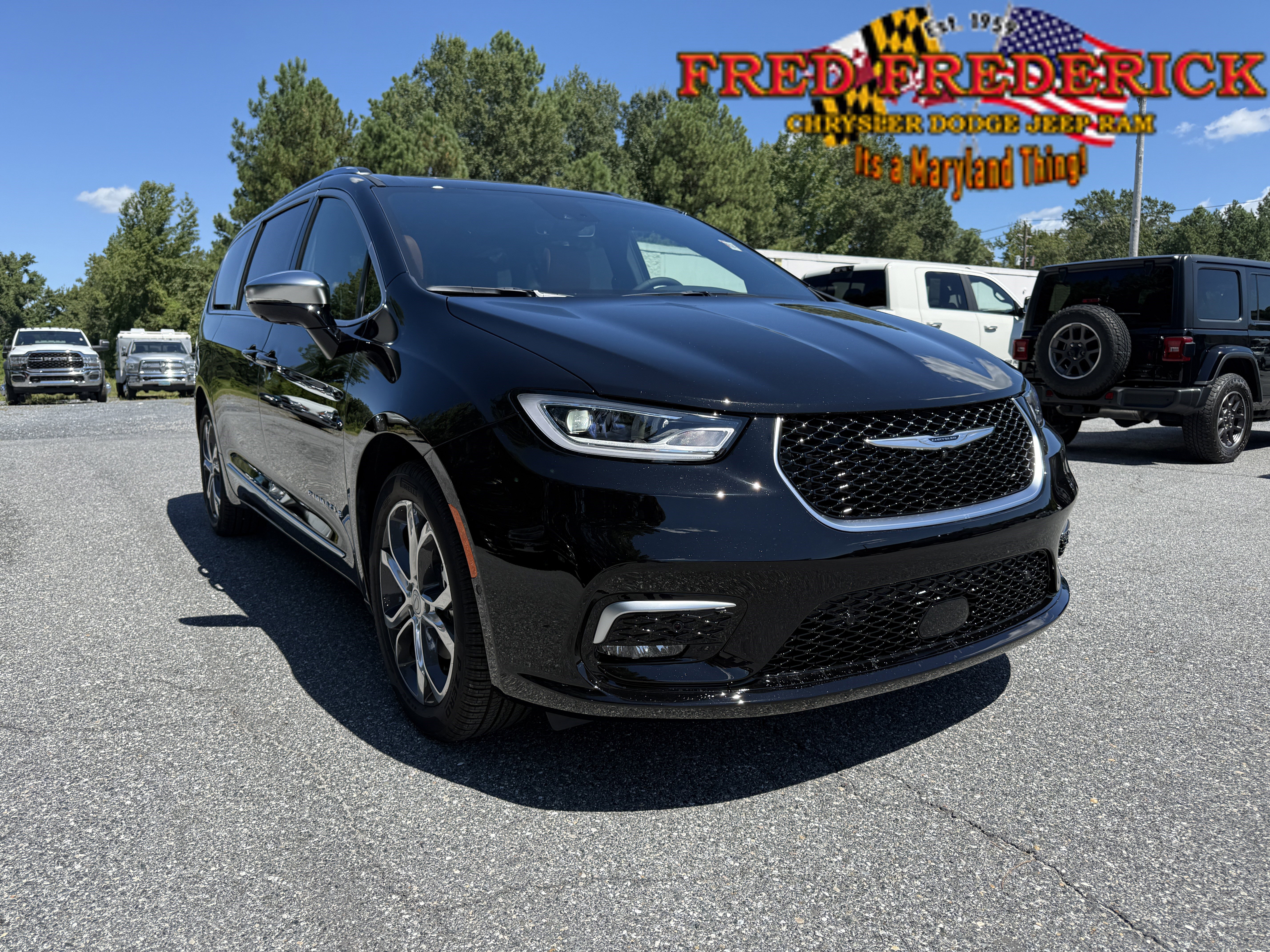 New 2026 Chrysler Pacifica Pinnacle w/ Trailer Tow Group