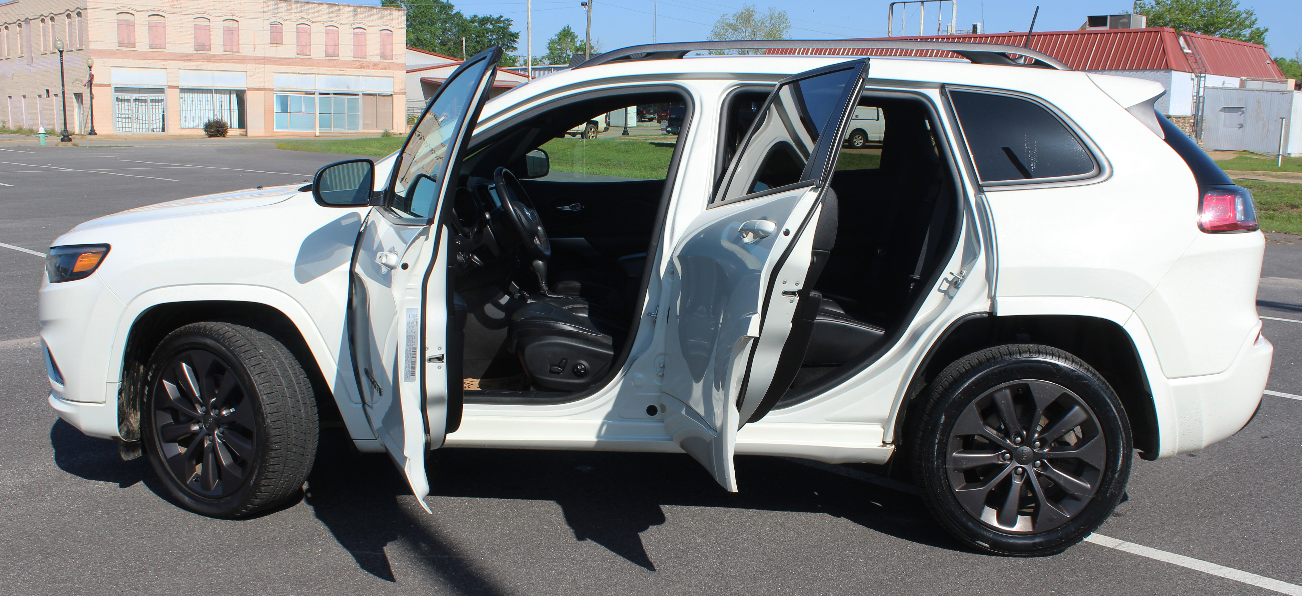 Used 2019 Jeep Cherokee High Altitude image 3