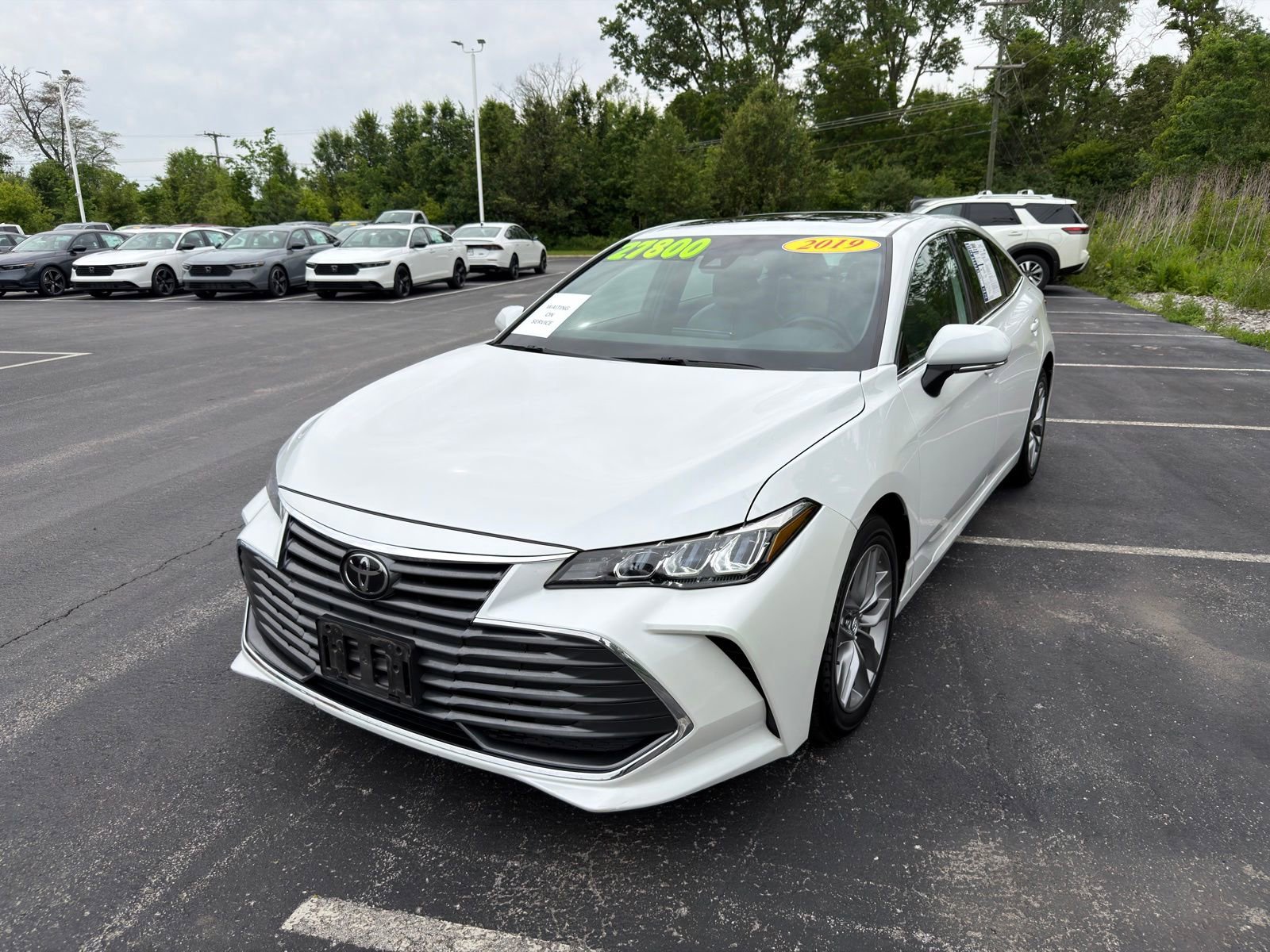 Used 2019 Toyota Avalon XLE w/ Moonroof Package FWD image 2