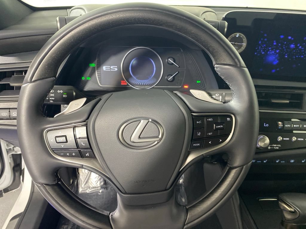 Used 2025 Lexus ES 300h Ultra Luxury FWD image 15