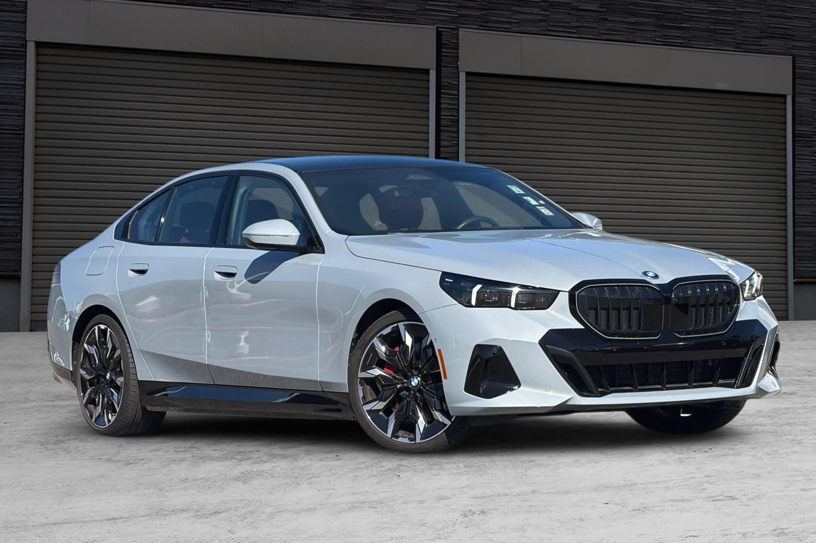 Used 2026 BMW 550e xDrive AWD/4WD image 2