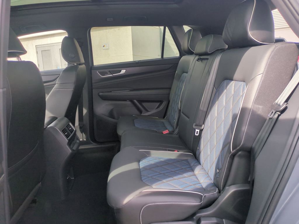 New 2026 Volkswagen Atlas Cross Sport SEL Premium R-Line AWD/4WD image 19