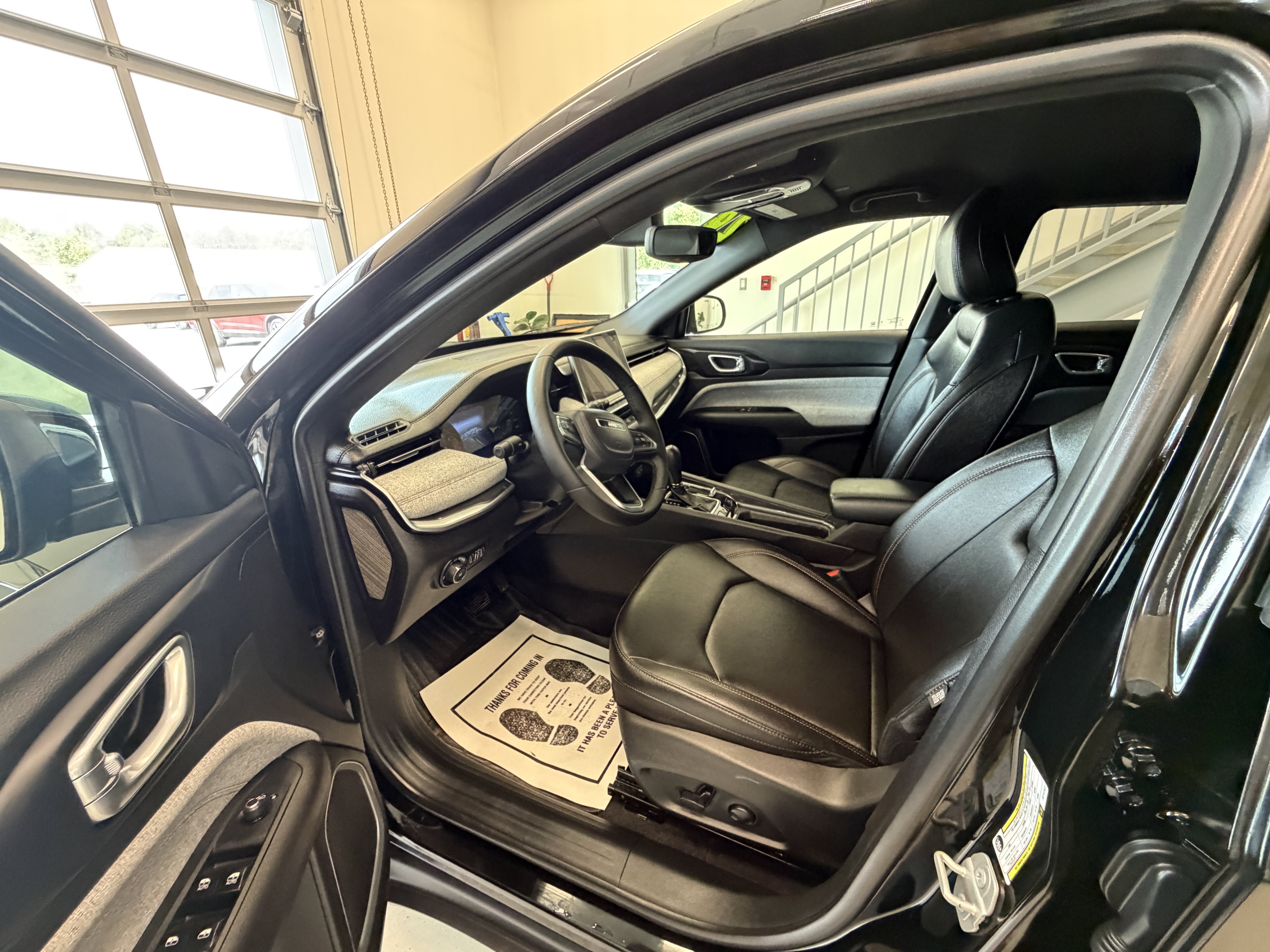 Used 2024 Jeep Compass Latitude AWD/4WD image 7