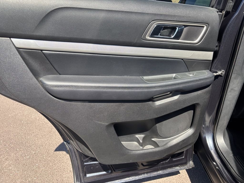Used 2017 Ford Explorer XLT w/ Equipment Group 202A FWD image 13
