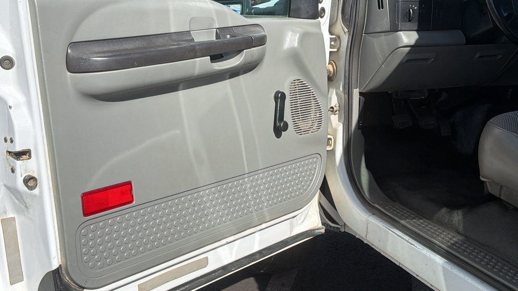 Used 2006 Ford F350 XL AWD/4WD image 22