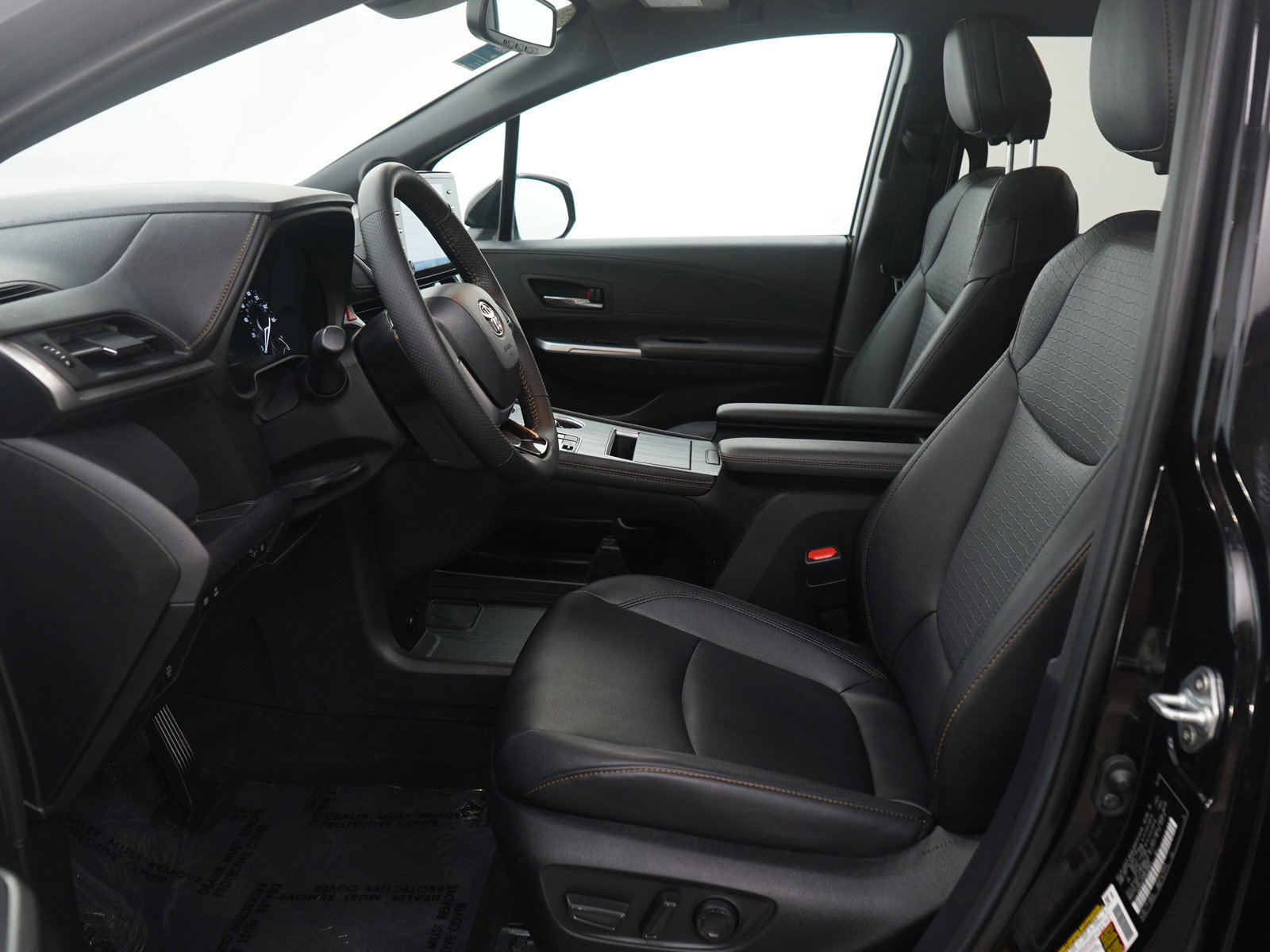 Used 2023 Toyota Sienna XLE Woodland Edition image 18