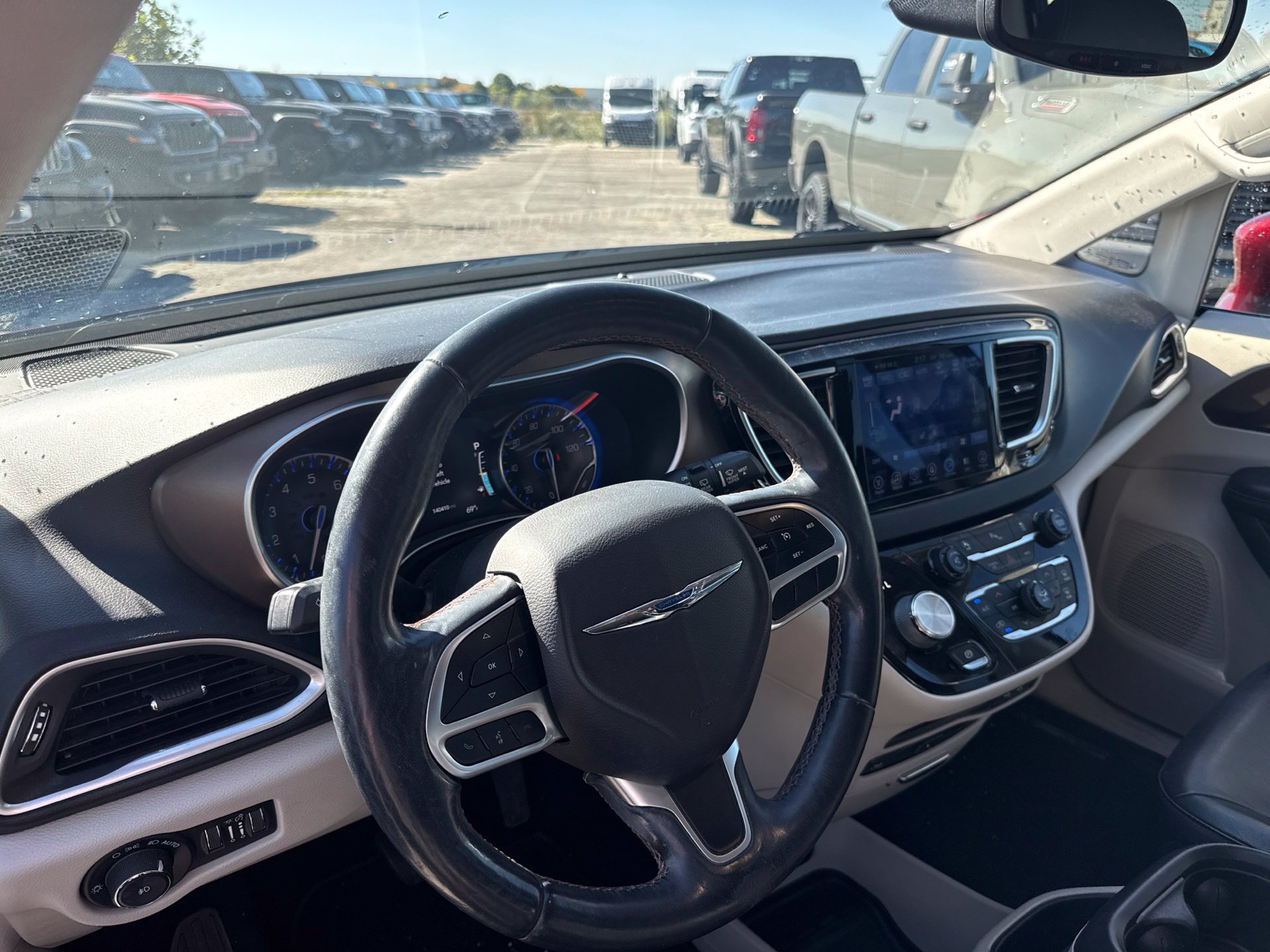 Used 2017 Chrysler Pacifica Touring-L Plus FWD image 8