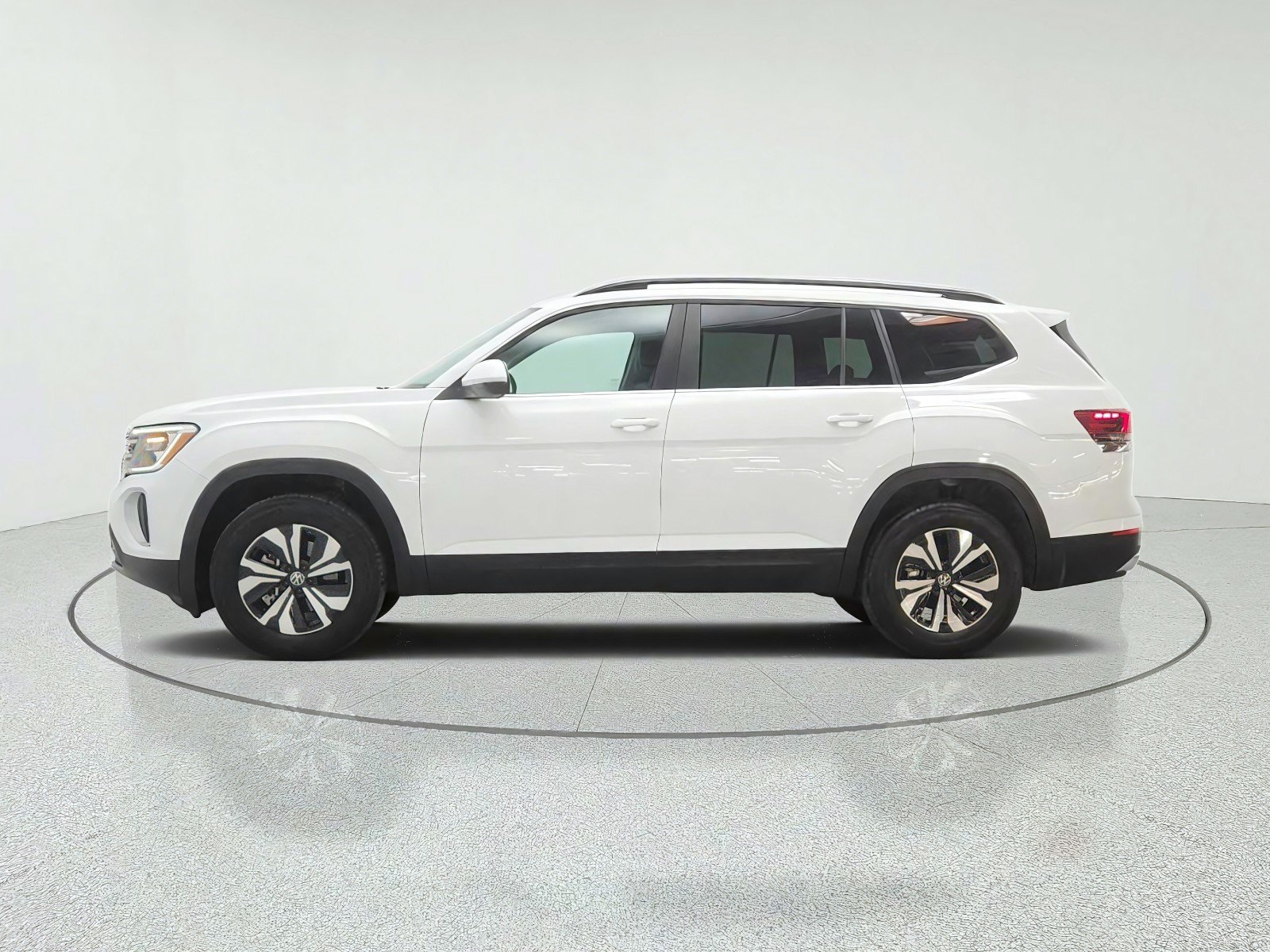 Used 2025 Volkswagen Atlas SE FWD image 9