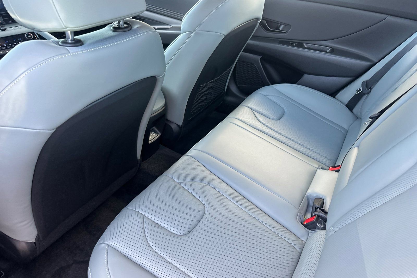 Certified 2025 Hyundai Elantra Limited image 15