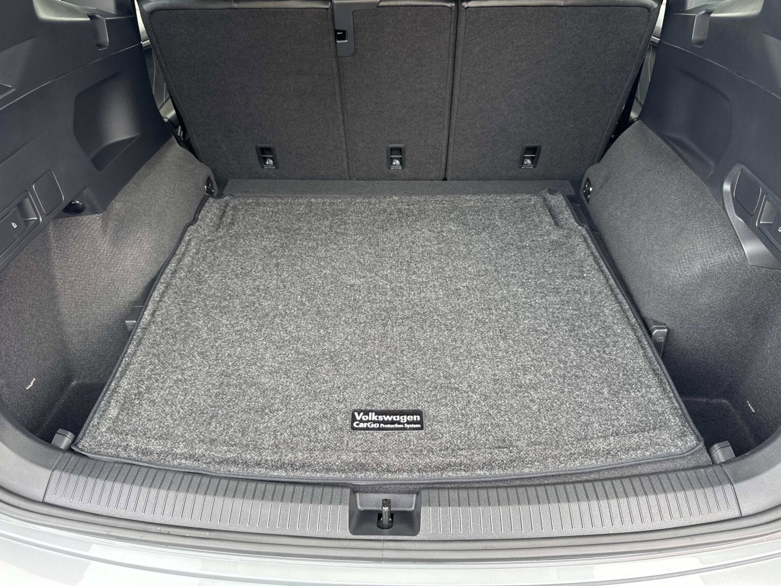 Certified 2024 Volkswagen Tiguan SE R-Line image 27