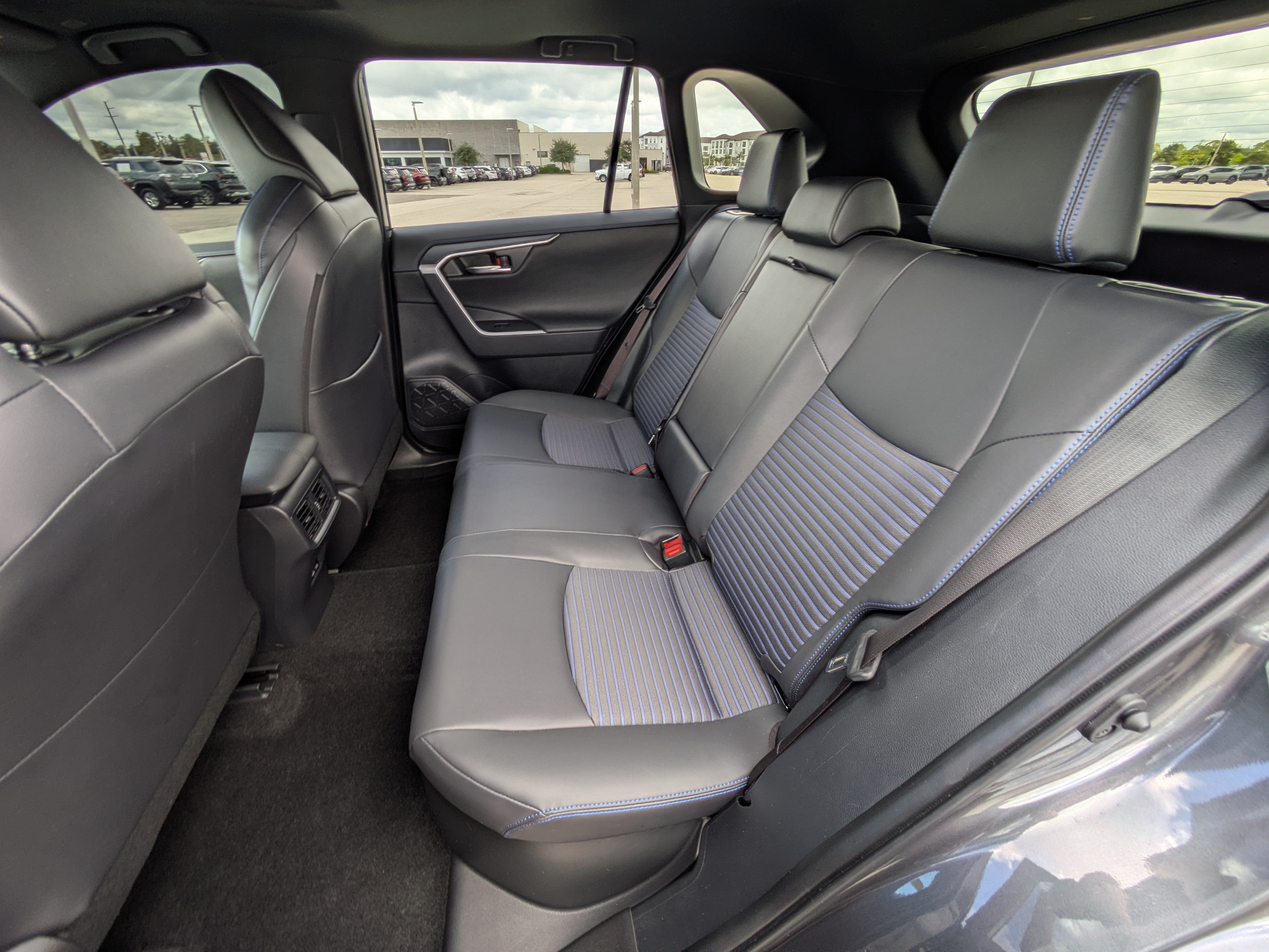Used 2025 Toyota RAV4 XSE AWD/4WD image 14