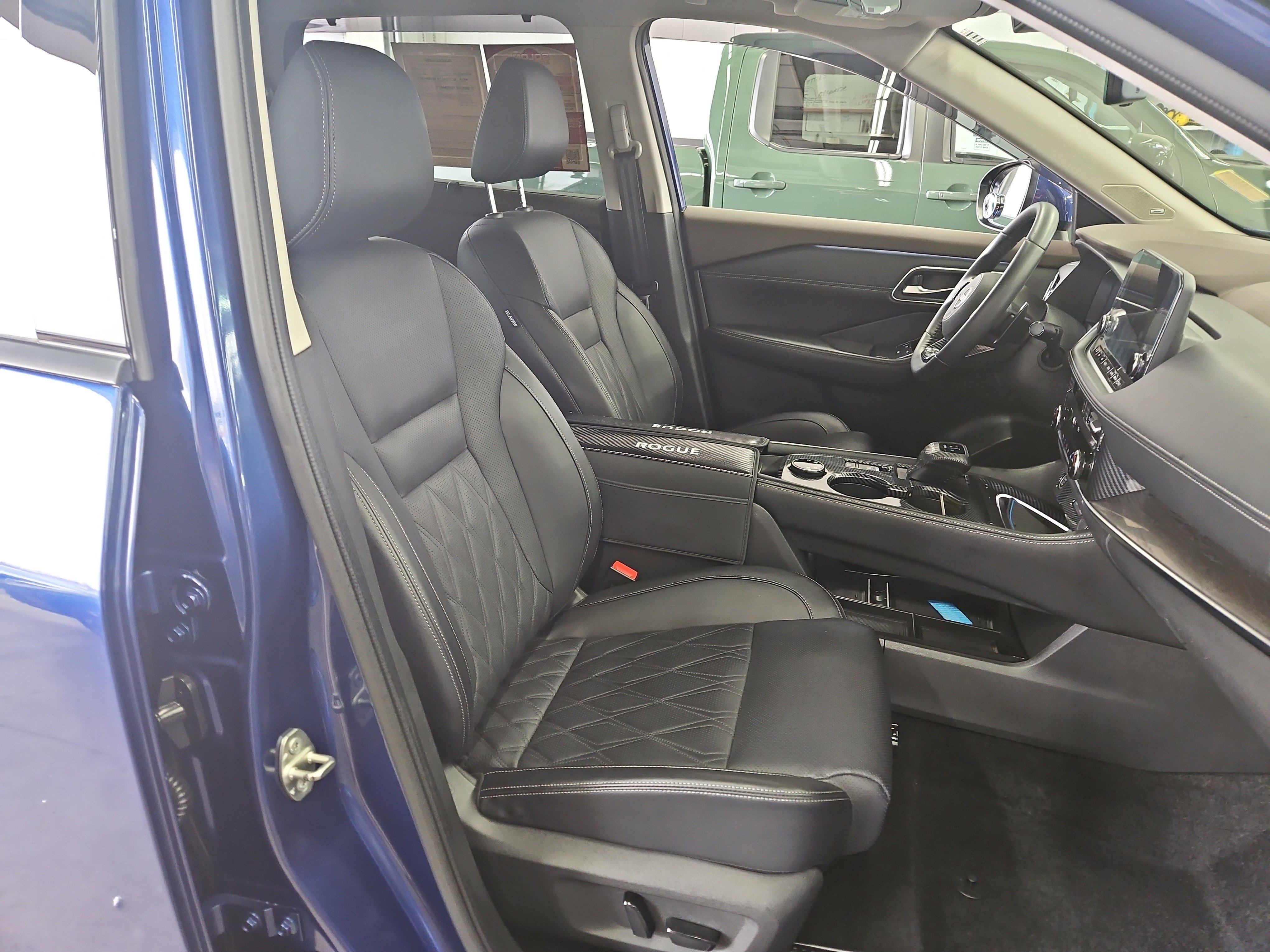 Used 2023 Nissan Rogue Platinum w/ Platinum Premium Package image 9