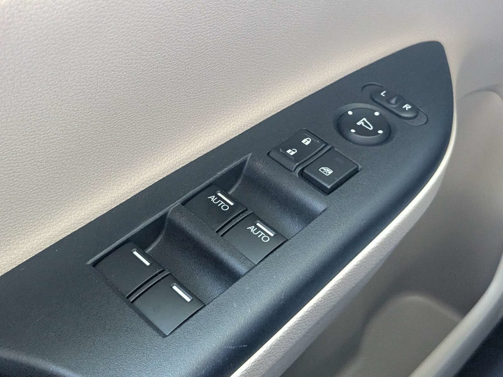 Used 2017 Honda Accord EX-L image 26