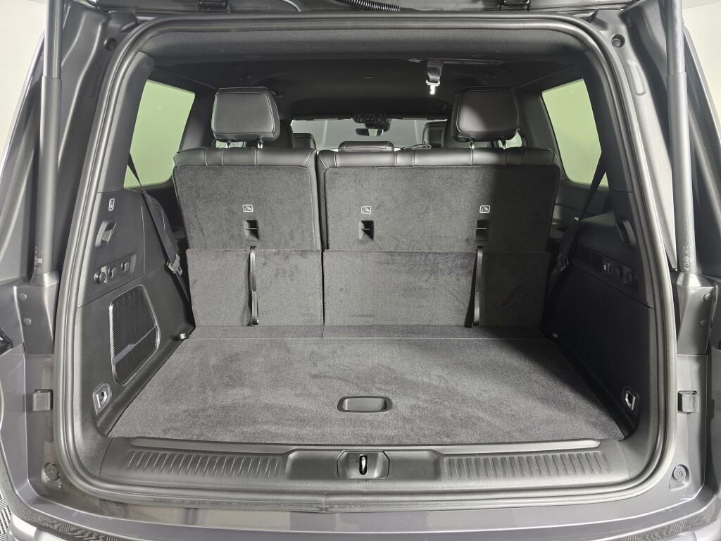 New 2026 Jeep Grand Wagoneer 4WD image 16