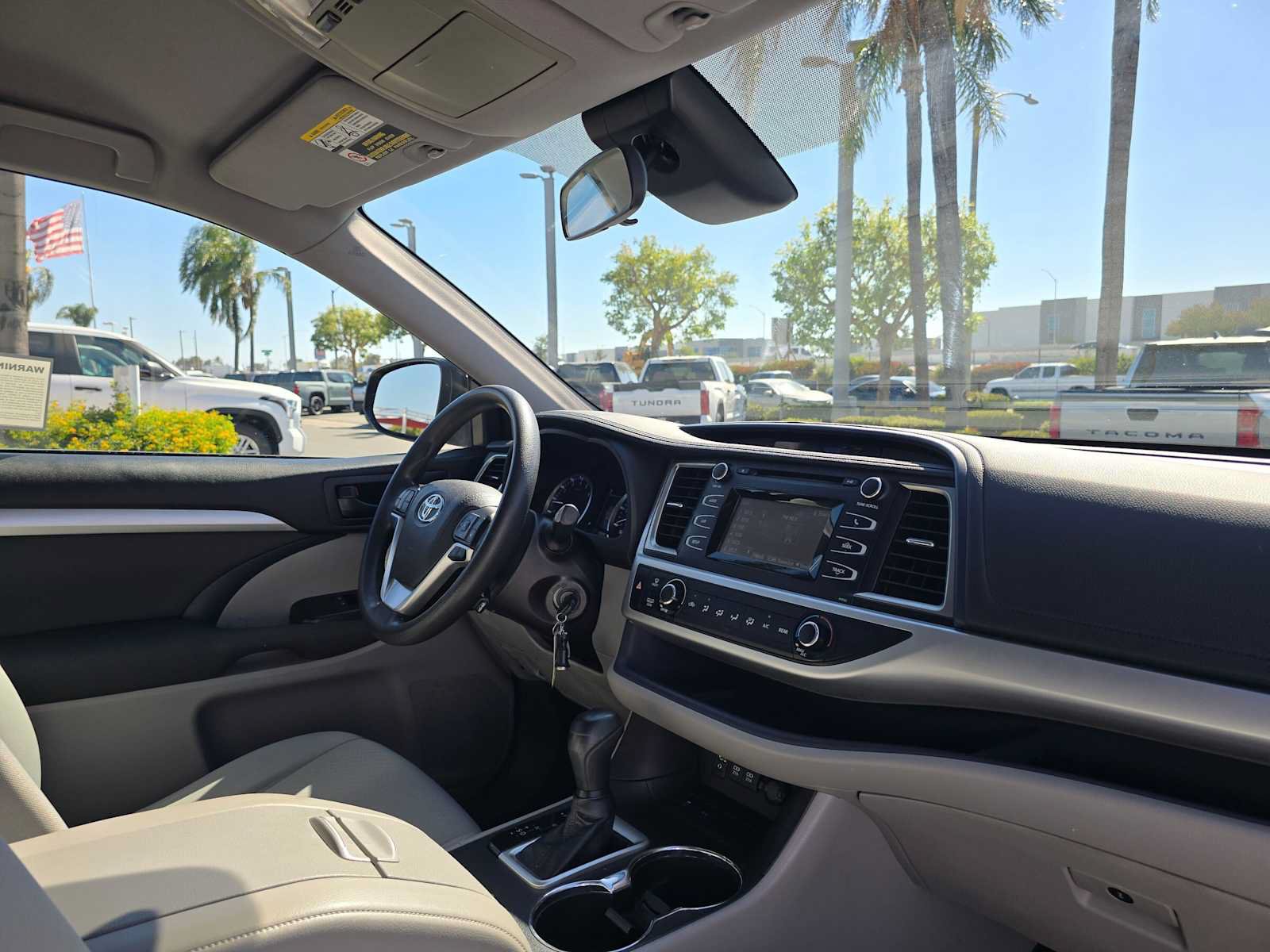 Used 2018 Toyota Highlander LE FWD image 11