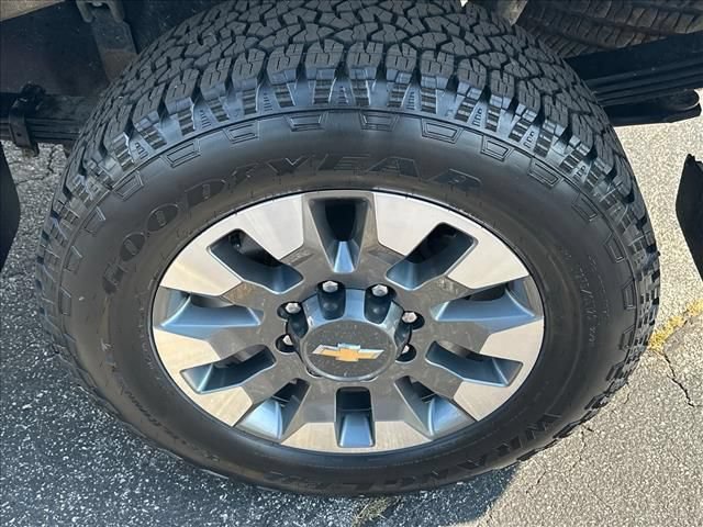 Certified 2022 Chevrolet Silverado 2500 Custom w/ Gooseneck/5TH Wheel Package AWD/4WD image 35