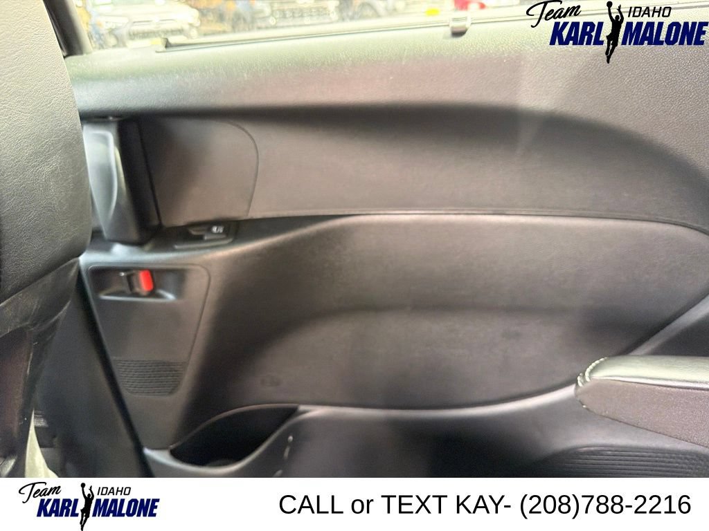 Used 2025 Chrysler Pacifica Select FWD image 13
