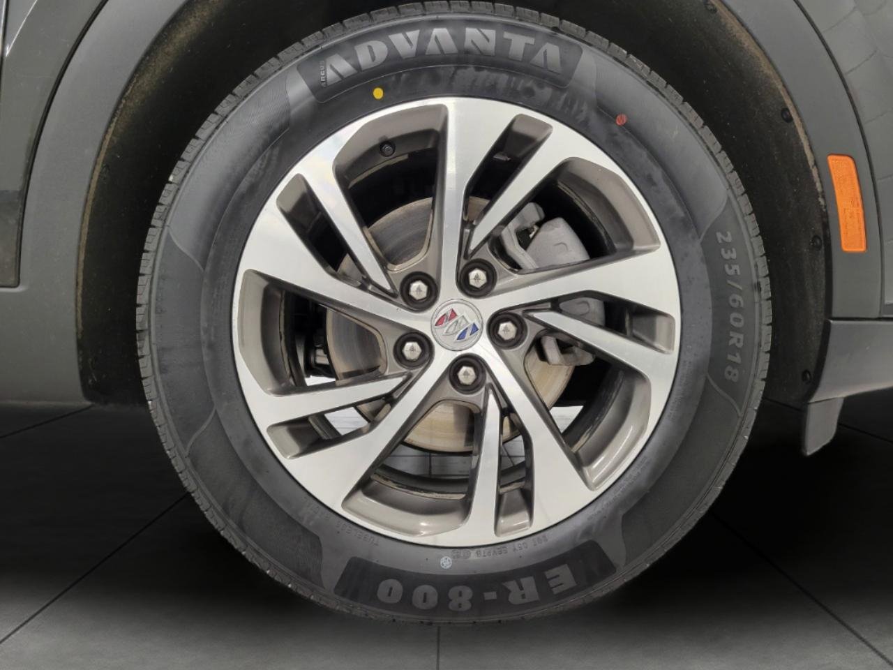 Used 2023 Buick Envision Essence AWD/4WD image 3