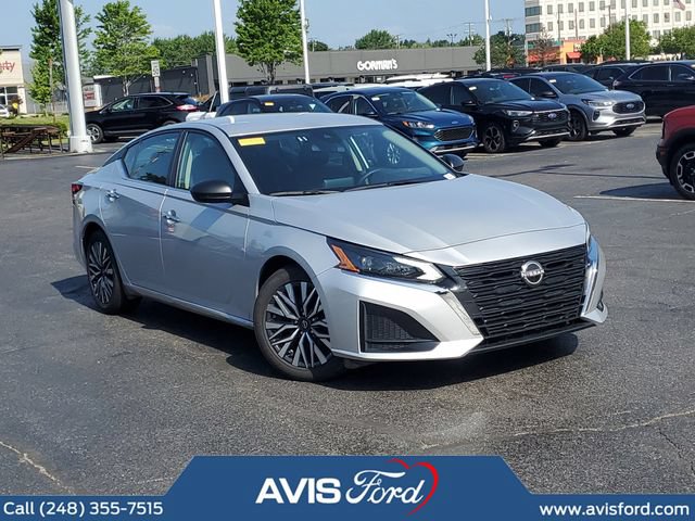 Used 2024 Nissan Altima 2.5 SV FWD image 2