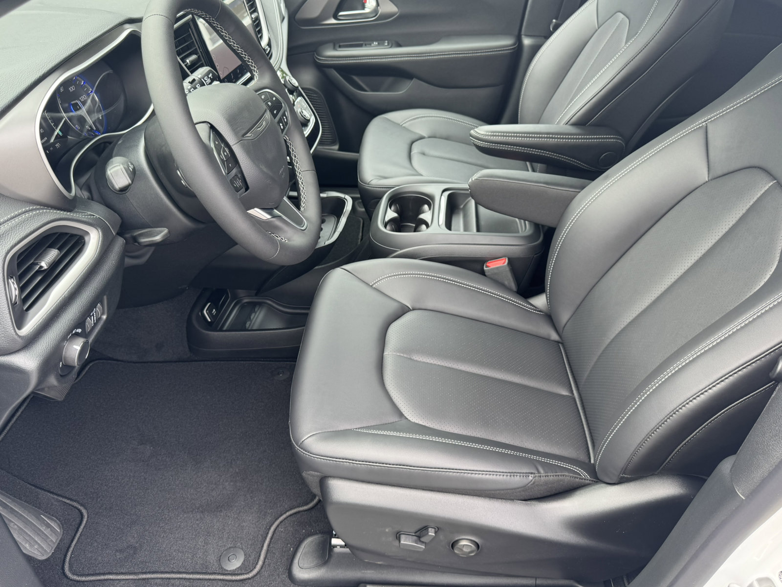 New 2027 Chrysler Pacifica Select FWD image 9