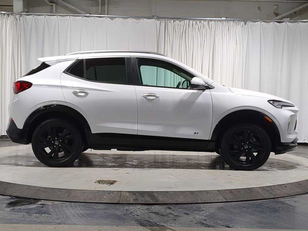 Used 2025 Buick Encore GX Sport Touring w/ Comfort Package image 18