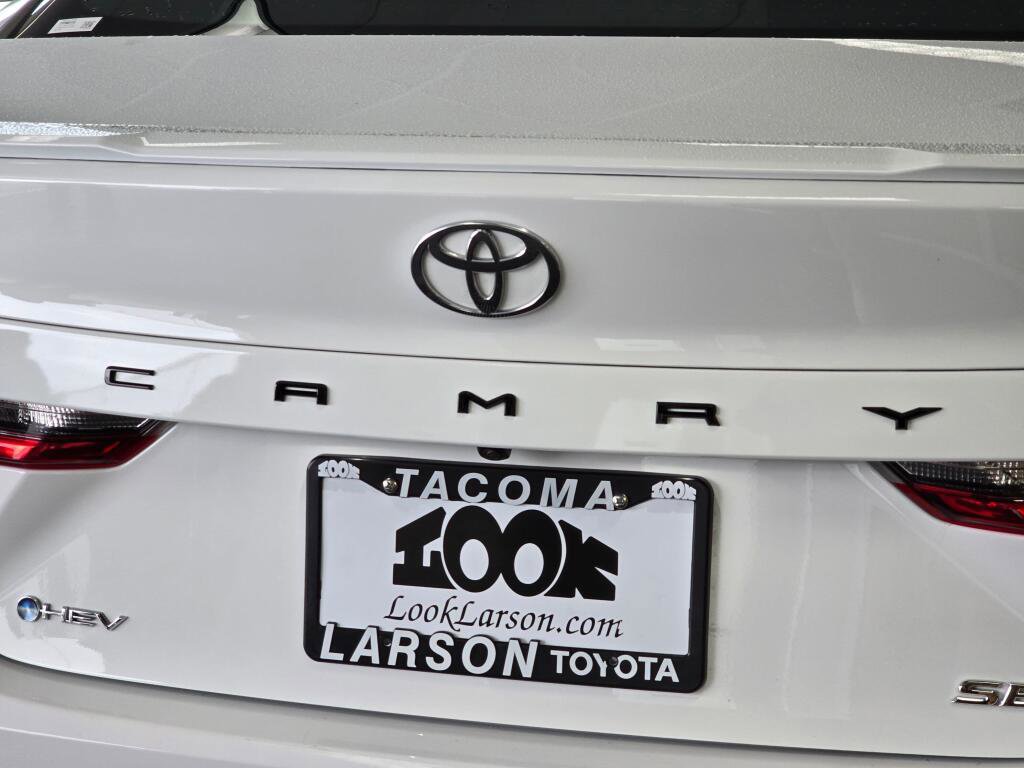 Used 2025 Toyota Camry SE image 14
