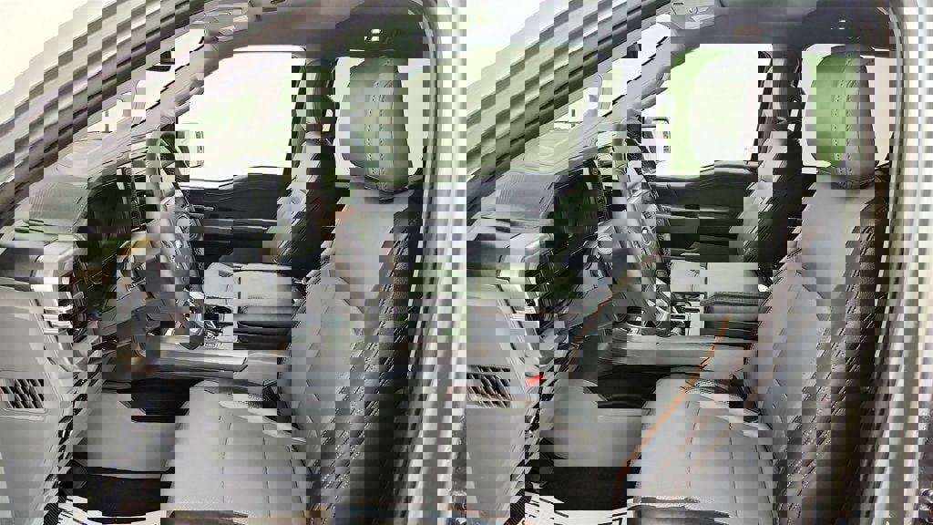 Used 2025 Ford F150 Lariat w/ Equipment Group 502A High image 20