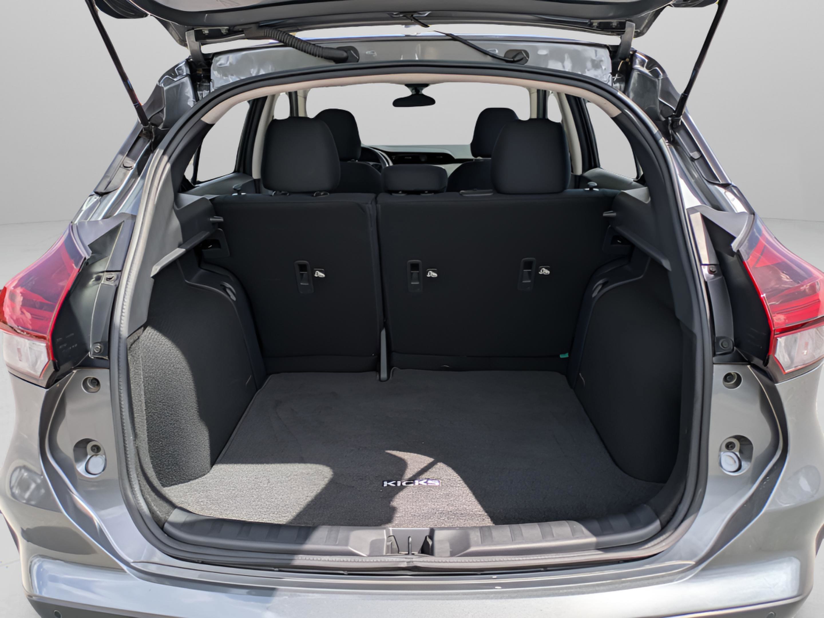 Used 2024 Nissan Kicks S image 9