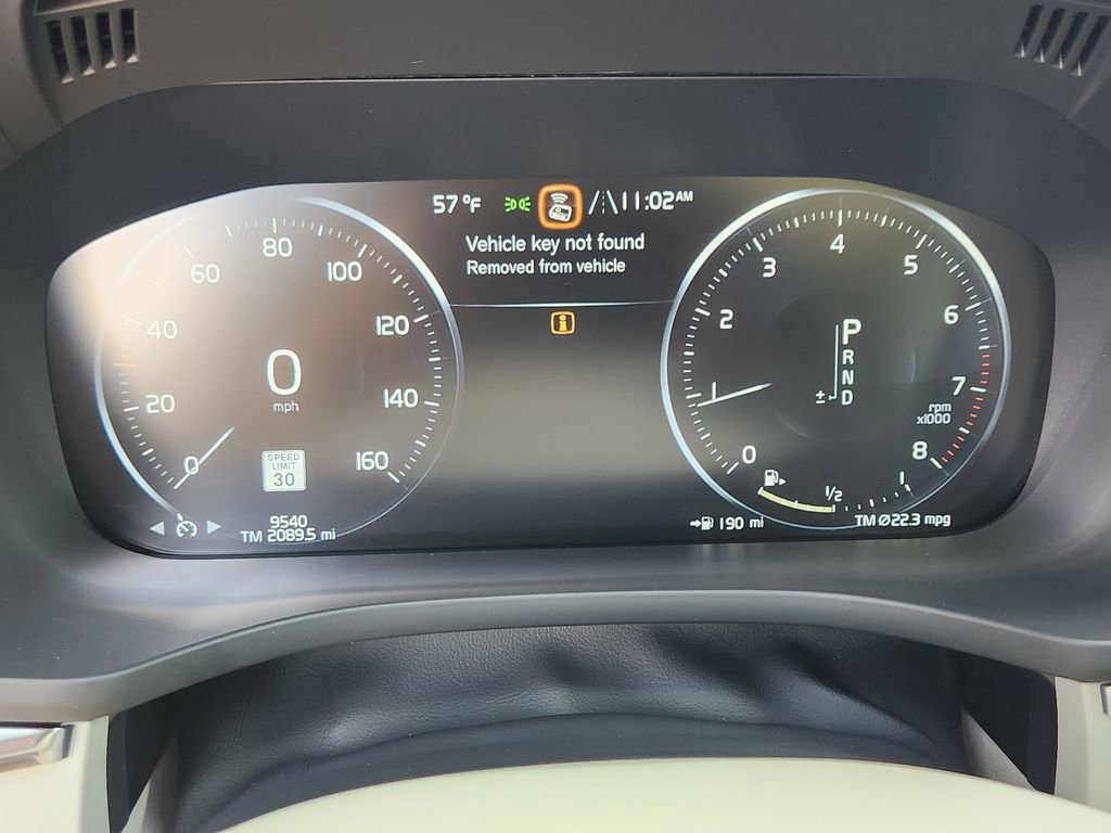 Used 2021 Volvo XC60 T5 Momentum image 7