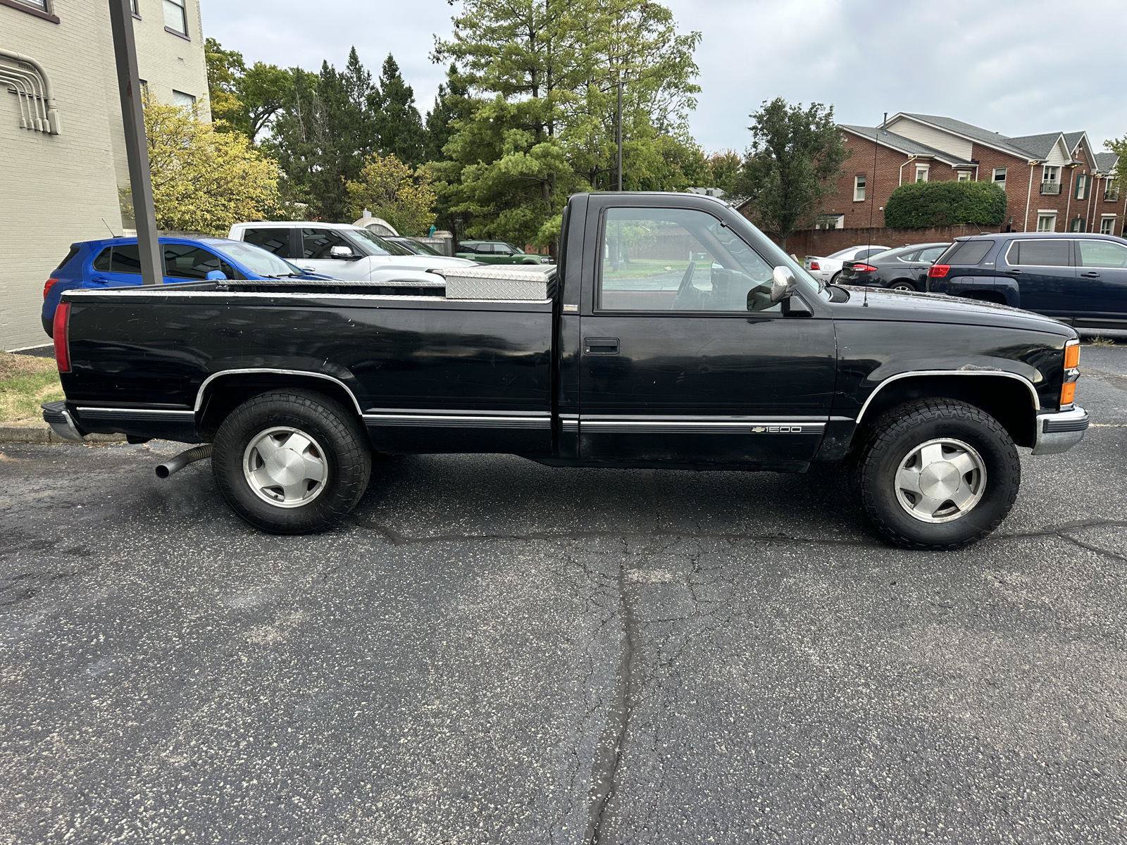 Used 1994 Chevrolet Silverado 1500 4x4 Regular Cab image 2