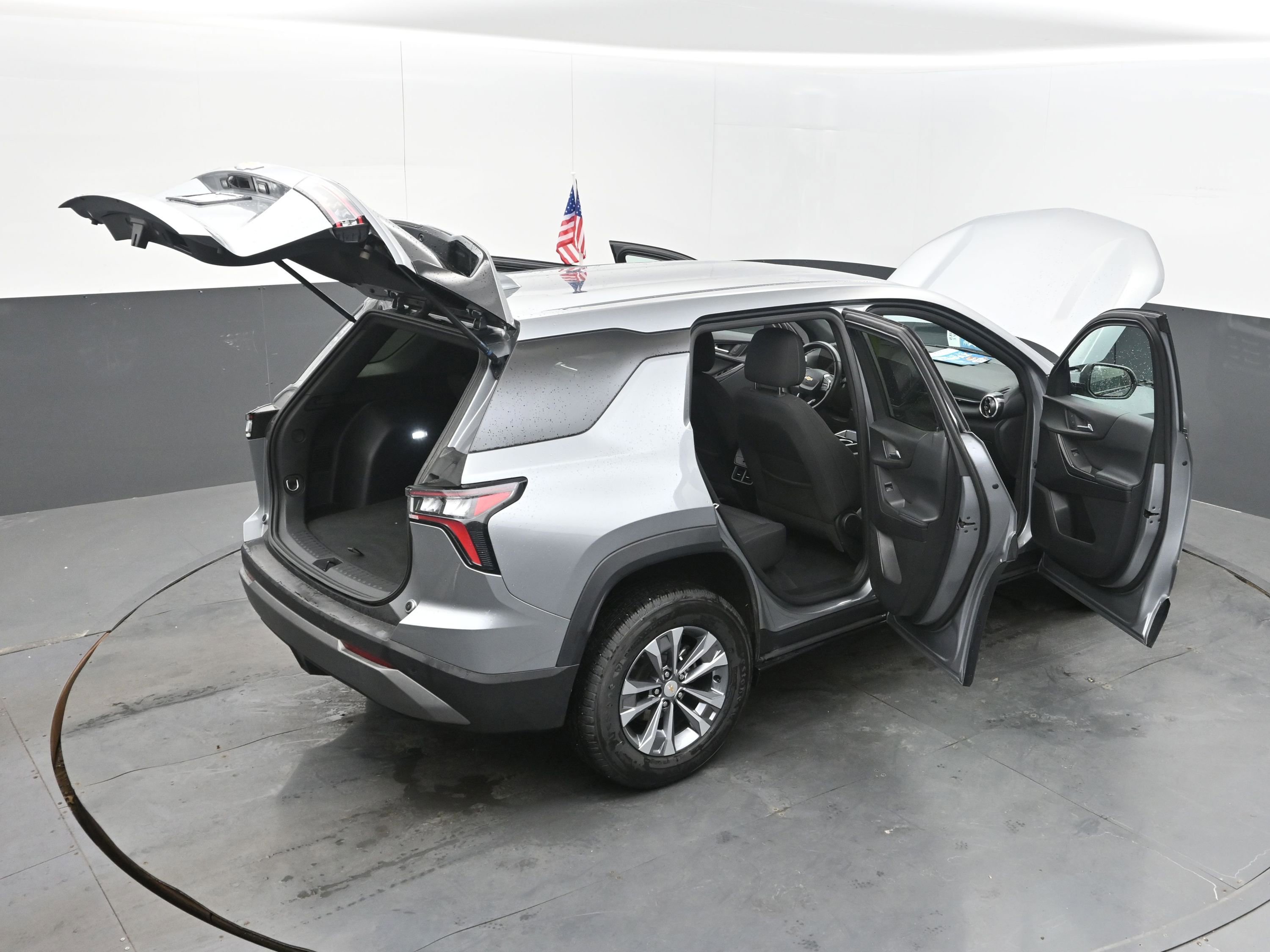 Used 2025 Chevrolet Equinox LT FWD image 46