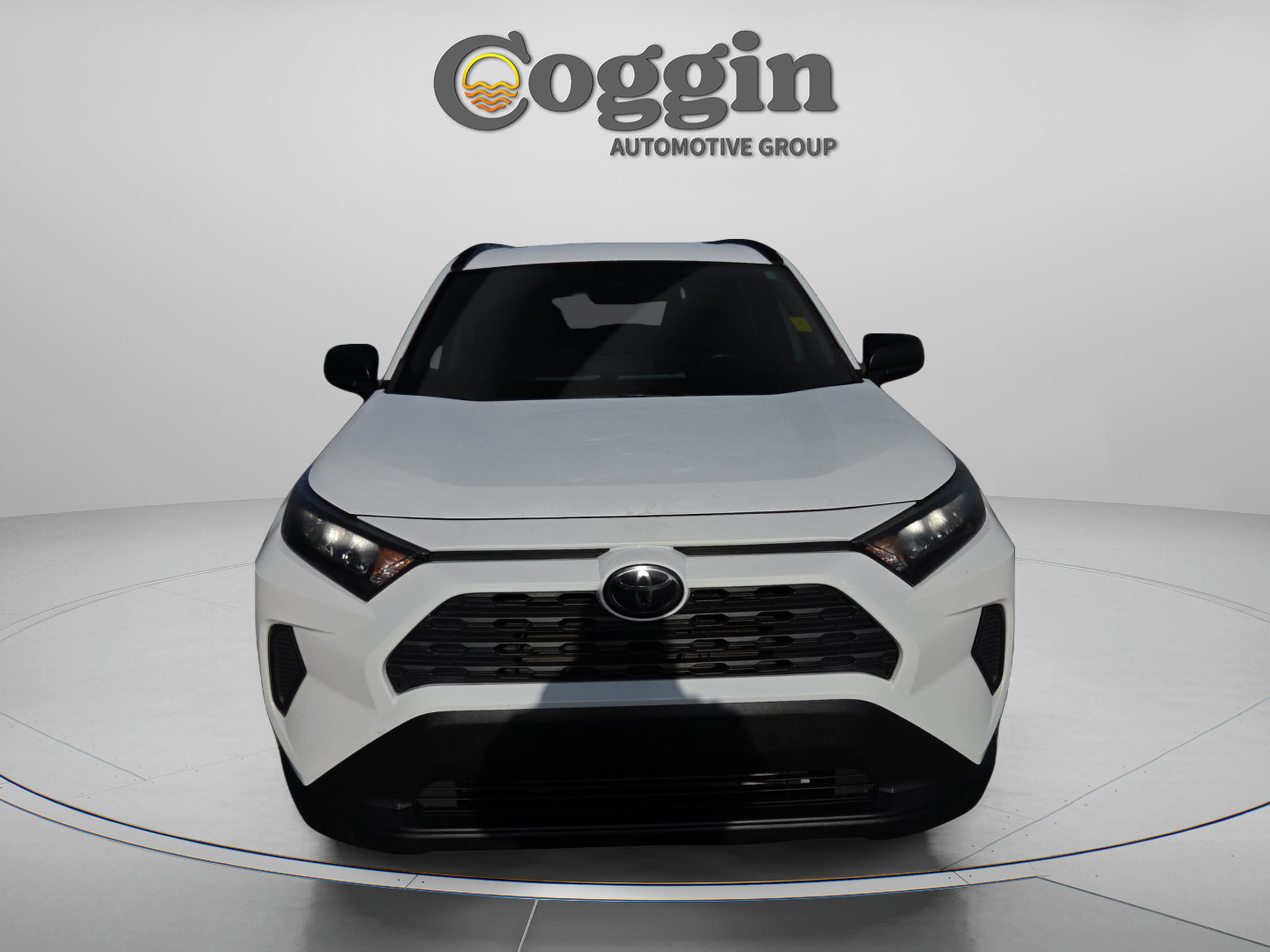 Used 2020 Toyota RAV4 LE image 9