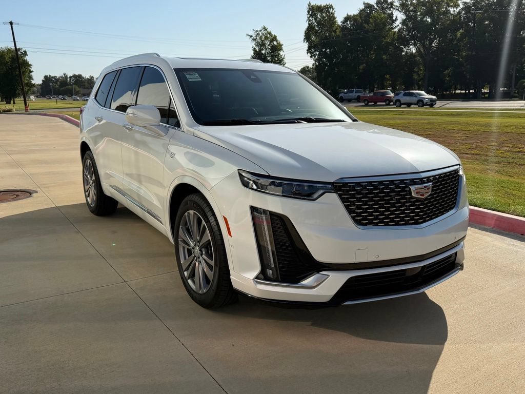 Used 2025 Cadillac XT6 Premium Luxury w/ Technology Package FWD image 6