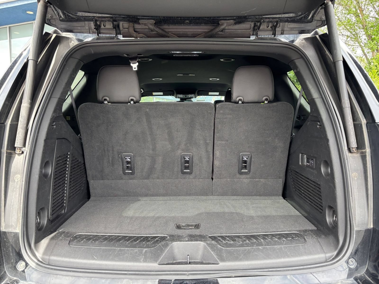 Used 2023 Chevrolet Tahoe LT w/ Luxury Package AWD/4WD image 34
