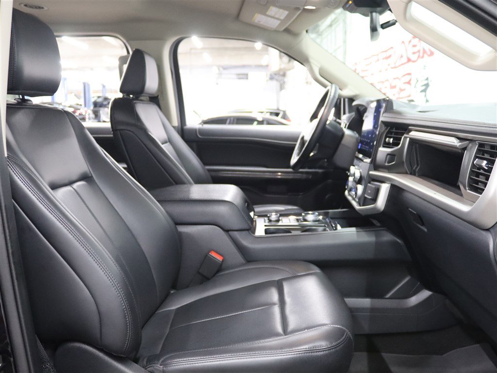 Used 2024 Ford Expedition Max XLT image 17