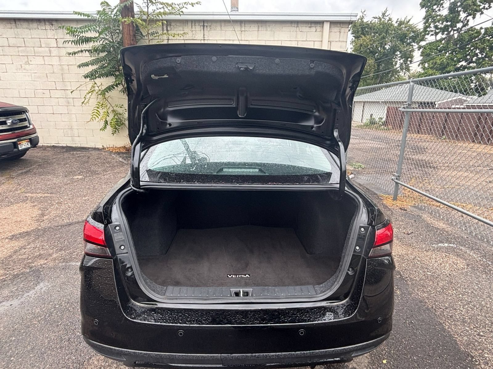 Used 2025 Nissan Versa SV FWD image 27
