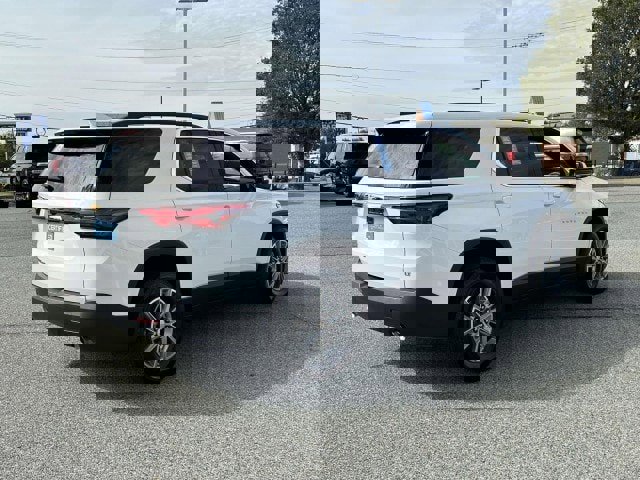Used 2023 Chevrolet Traverse LT image 5