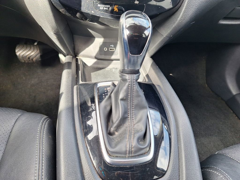 Used 2018 Nissan Rogue SV image 16