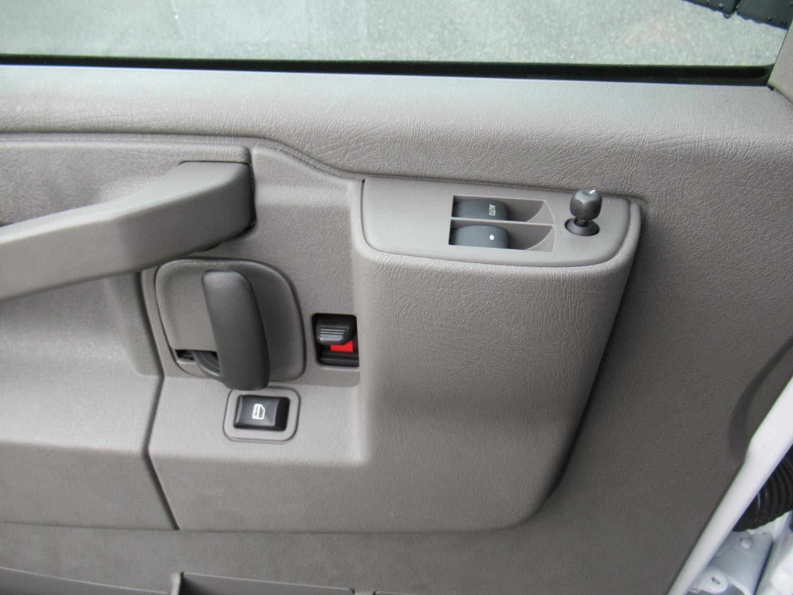 Used 2025 GMC Savana 2500 w/ Driver Convenience Package RWD image 23