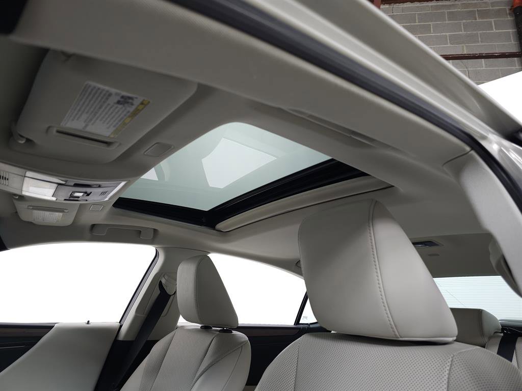 Certified 2024 Lexus ES 350 w/ Premium Package image 17