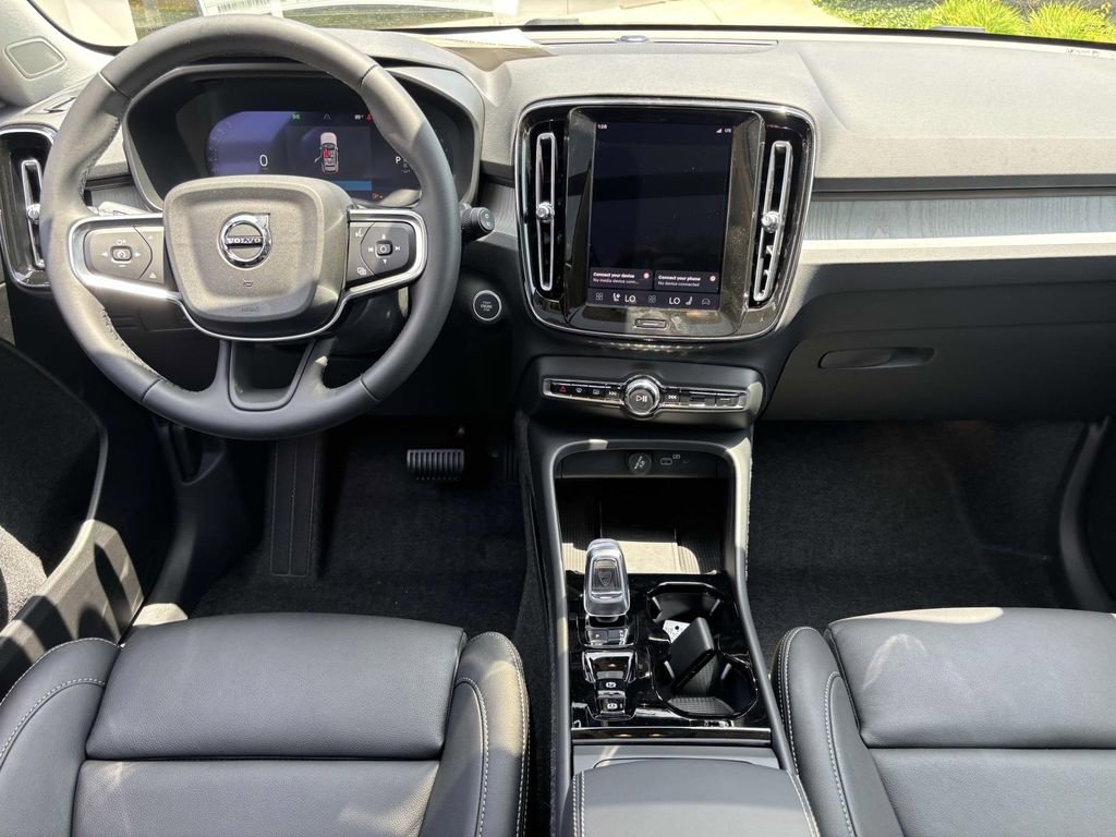 New 2026 Volvo XC40 B5 Plus w/ Protection Package Premier image 28