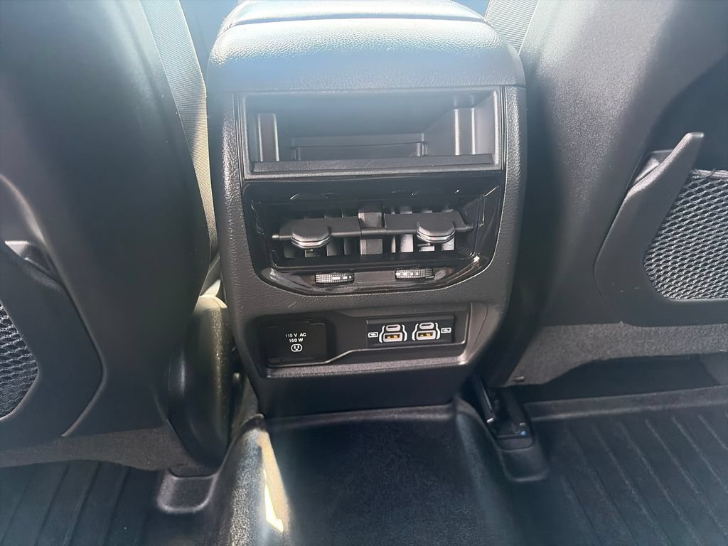Used 2024 Jeep Grand Cherokee Altitude AWD/4WD image 40